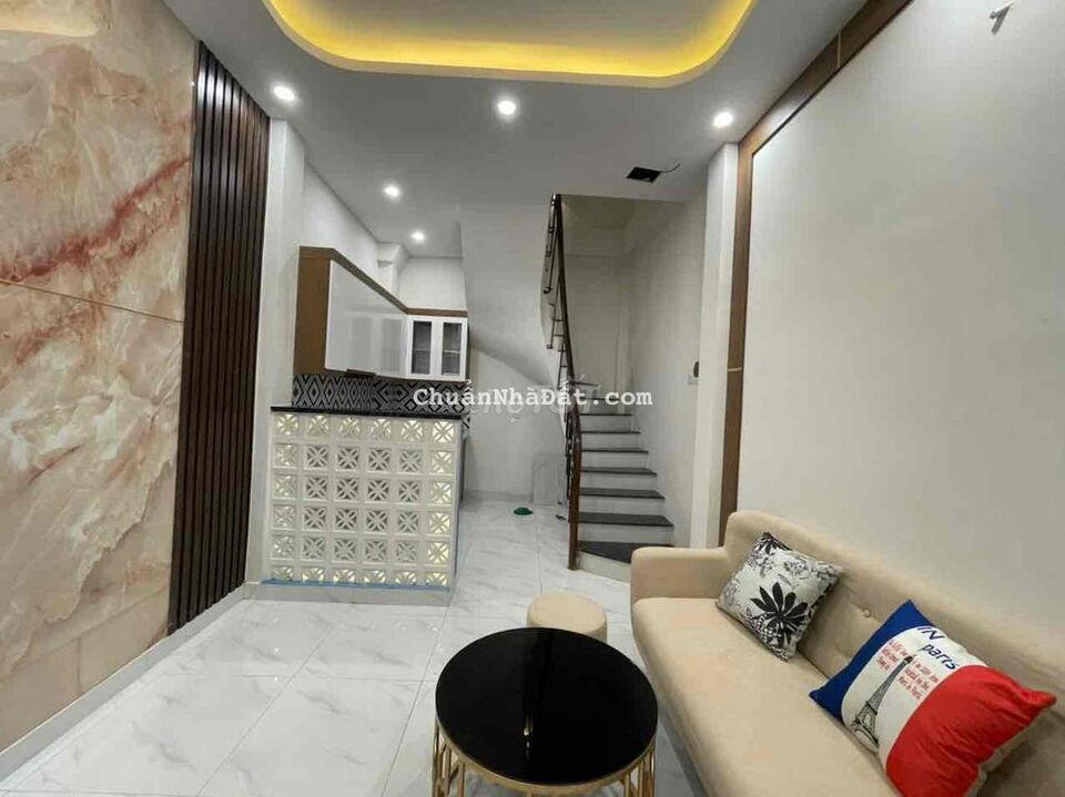 cho thuê nhà mới đẹp full nội thất, phố Thuỵ Khuê 5T, 3pn. 12tr