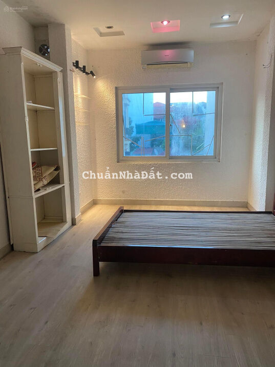 Cho thuê nhà gần chợ Bưởi dt 30 mx 5 tầng , 3pn, ngõ ô tô tránh nhau giá 12tr /tháng