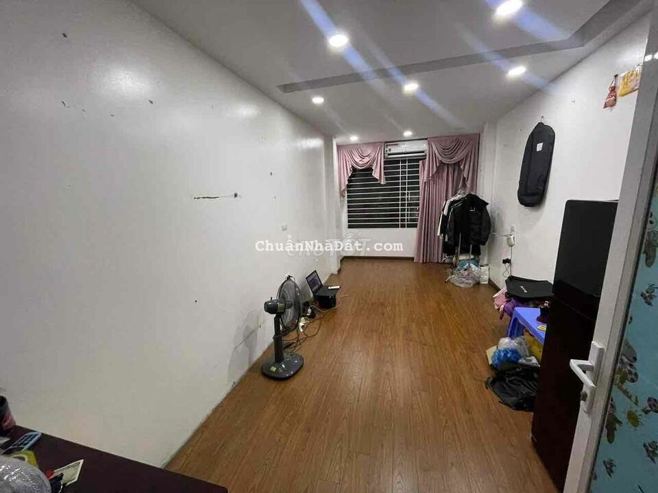 Cho thuê nhà ngõ Kim Mã Ba Đình. DT 30m2 6 tầng giá 14 triệu