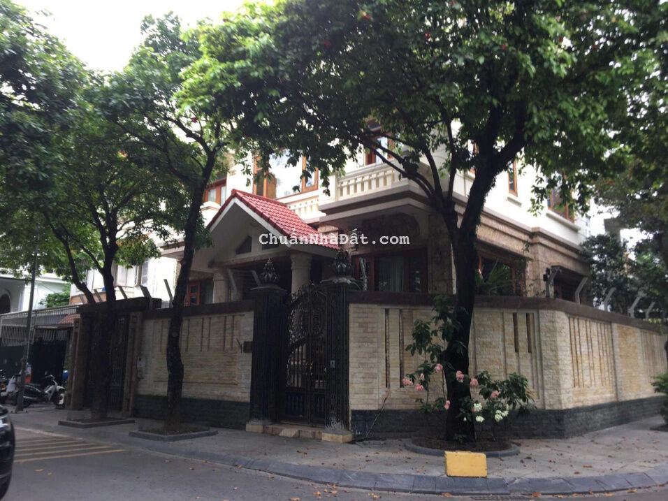 Cho thuê biệt thự Nguyễn Chí Thanh - Kim Mã, 310 m2, 3 tầng, sân vườn rộng, giá 90 triệu/tháng