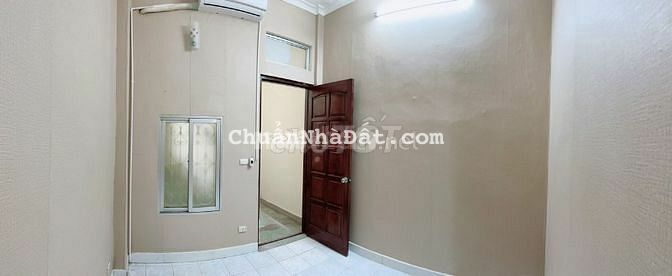 Cho thuê nhà riêng ngõ 58 Đào Tấn, diện tích 45 m2 x 3 tầng + 1 tum