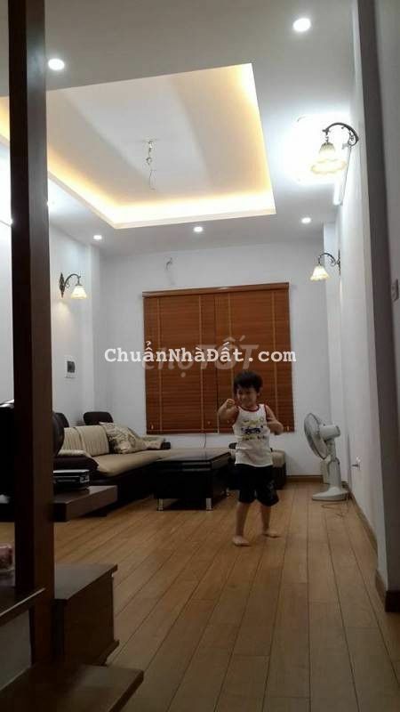 Cho thuê nhà RIÊNG 45 m2 SẠCH - ĐẸP ngõ rộng, đủ NL, ĐH, giường..5tr