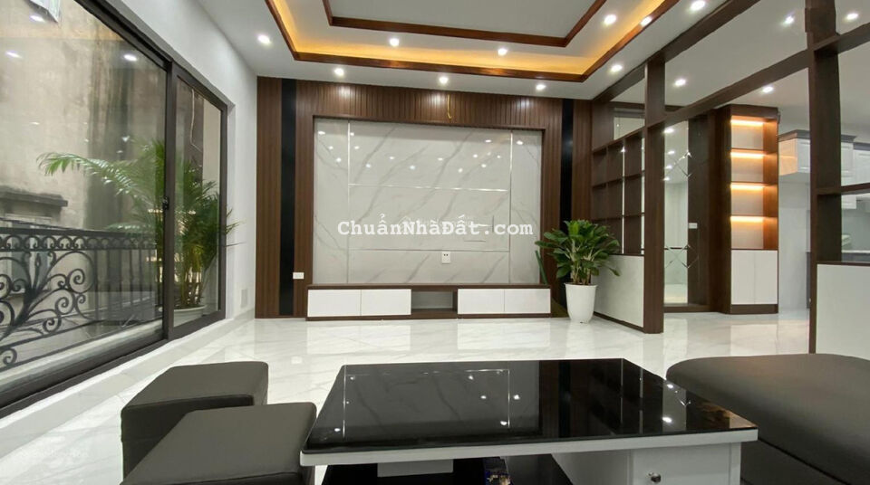 Cho thuê nhà phố Giảng Võ. 50m2 x 4T, ngõ thông rộng ô tô dừng đỗ thoải mái. Đồ cơ bản 22tr/th