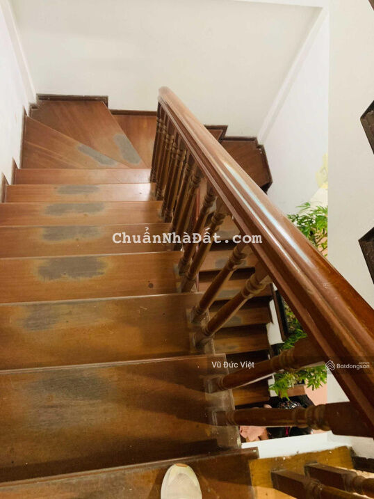 Chính chủ cho thuê nhà tại phố Kim Mã, 56m2, 5 tầng, oto đỗ trước nhà, giá cho thuê 22 tr/th