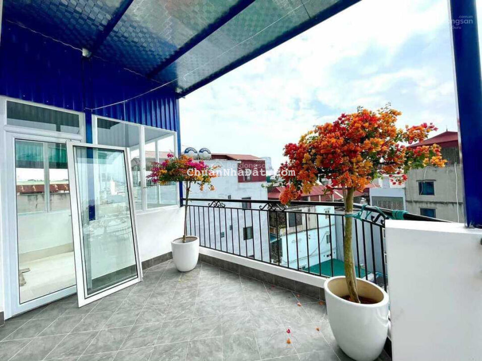 Cho thuê gấp nhà đẹp hiện đại tại KV Đội Cấn DT 70m2x7T thông sàn có thang máy giá chỉ 32 tr/tháng