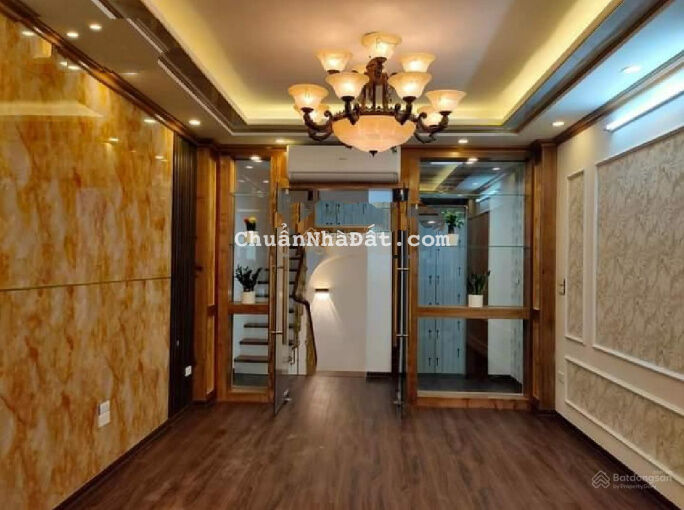 Cho thuê nhà khu vực phố Liễu Giai, 70m2 x 6T thông sàn có thang máy, ô tô đỗ cửa. 35tr/th