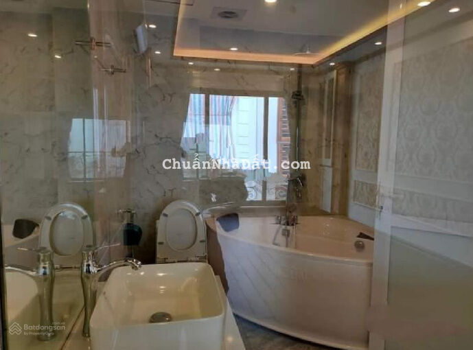 Cho thuê nhà khu vực phố Liễu Giai, 70m2 x 6T thông sàn có thang máy, ô tô đỗ cửa. 35tr/th