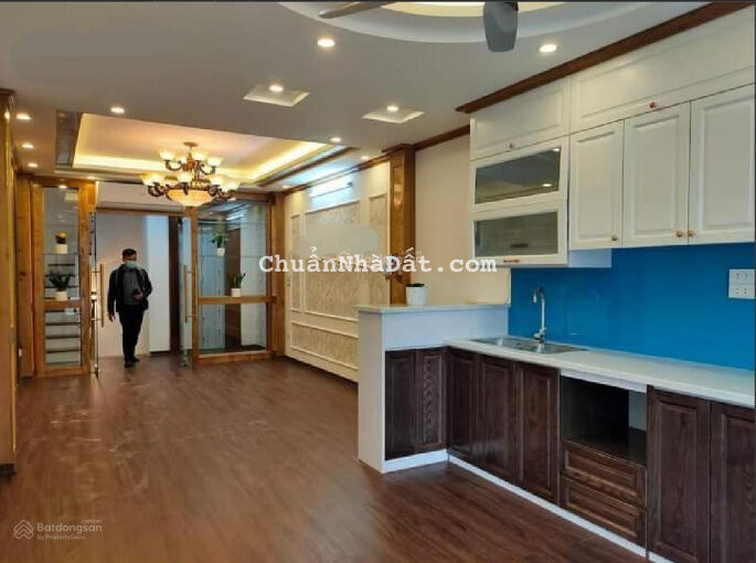 Cho thuê nhà khu vực phố Liễu Giai, 70m2 x 6T thông sàn có thang máy, ô tô đỗ cửa. 35tr/th