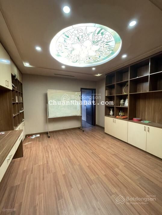 Biệt thự Văn Cao 80m2x5T, đầy đủ trang thiết bị, có thang máy, oto vào nhà 20tr/th. LH: 0339030398