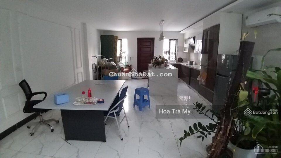 Ngõ 2 Giảng Võ - công viên thu nhỏ, 90m2x5 tầng, có sân vườn, nhà mới, 3 - 5 ô tô đỗ, giá 20 tr/th