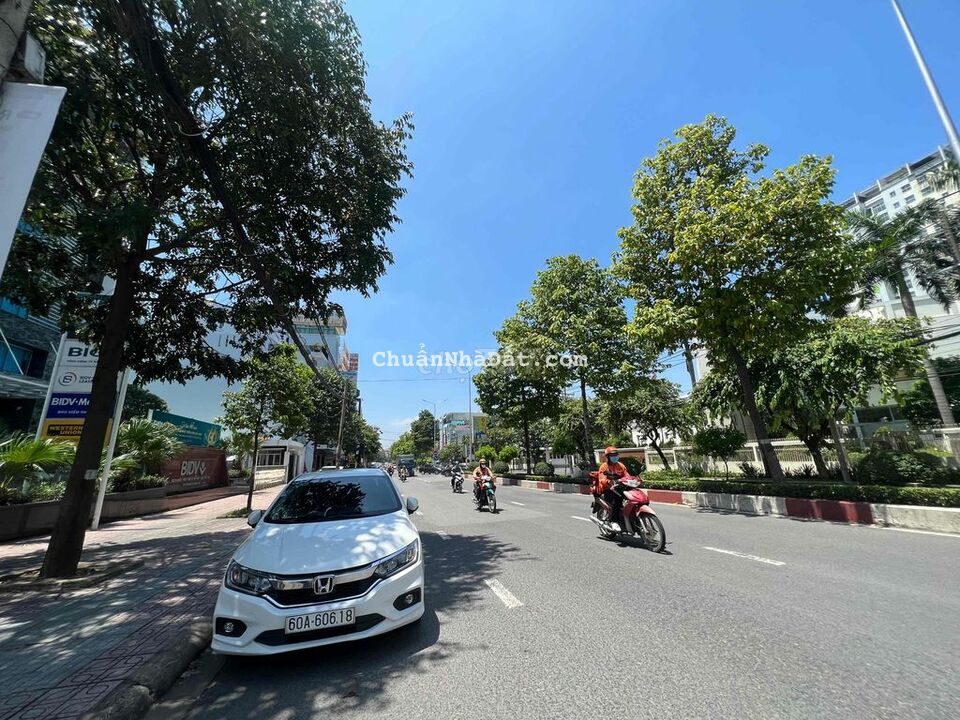 Nhà cho thuê MT Đồng Khởi gần đài truyền hình 26tr/th nhà 3 lầu 400m2 Nhà cho thuê MT Đồng Khởi gần đài truyền hình 26tr/th nhà 3 lầu 400m2