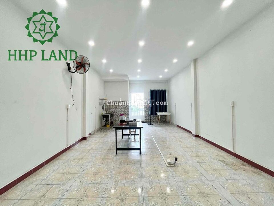 Cho thuê nhà nguyên căn mặt tiền đường Trần Quốc Toản. Hợp làm studio