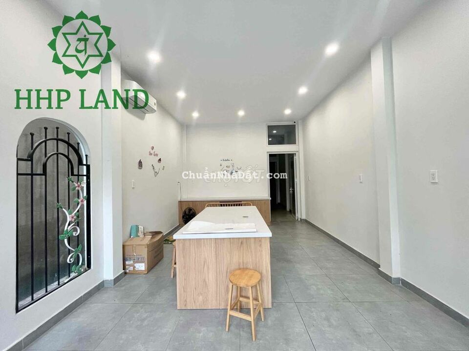 Cho thuê nhà nguyên căn mặt tiền đường Trần Quốc Toản. Hợp làm studio