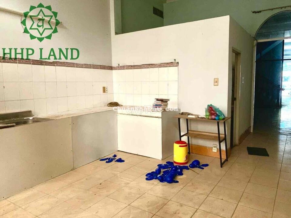 Cho thuê nhà 1 trệt 2 lầu mặt tiền đường Đồng Khởi, hợp làm văn phòng