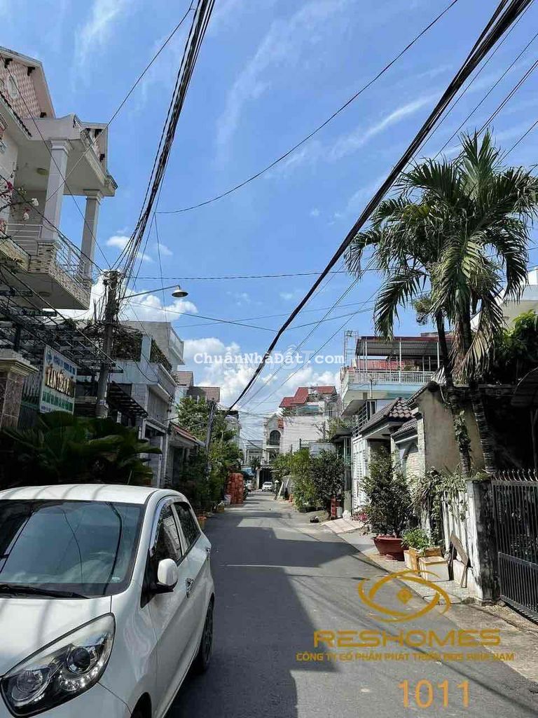 Nhà Biệt Thự đường 1 xẹc Lý Văn Sâm sân rộng oto 3PN 2 lầu đủ tiện ích