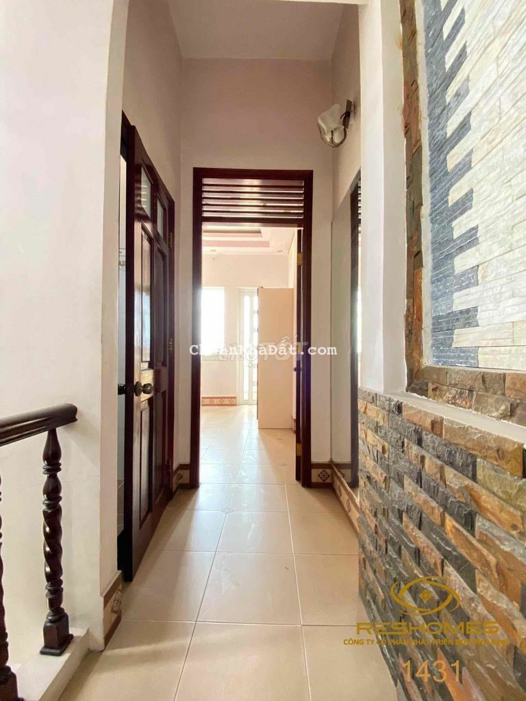 Nhà MT Nguyễn Ái Quốc gần chợ Tân Phong nhà 2 lầu giá 13tr/th 60m2 Nhà MT Nguyễn Ái Quốc gần chợ Tân Phong nhà 2 lầu giá 13tr/th 60m2