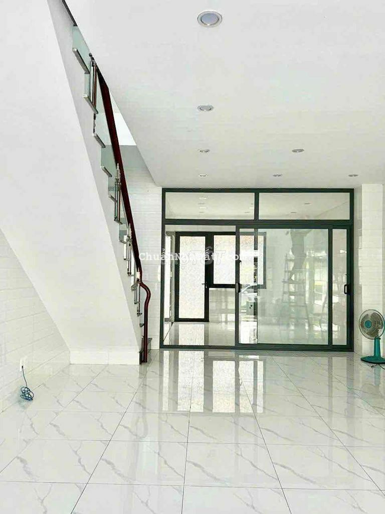 Cho thuê nhà liền kề mẫu mới thiết kế 3 tầng nguyên căn khu dân cư