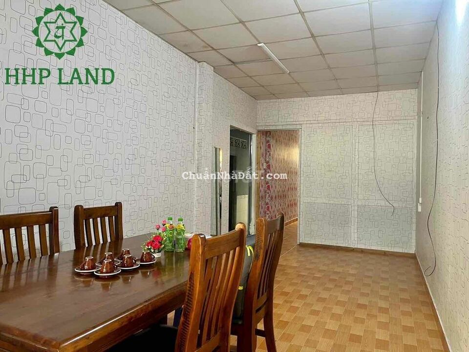 Cho thuê căn nhà hẻm oto sau lưng siêu thị Metro cũ, giá chỉ 4 triệu