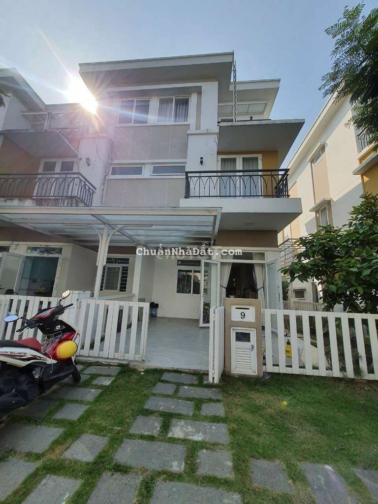 Cho thuê nhà có nội thất, căn biên có sân vườn nhỏ Cho thuê nhà có nội thất, căn biên có sân vườn nhỏ