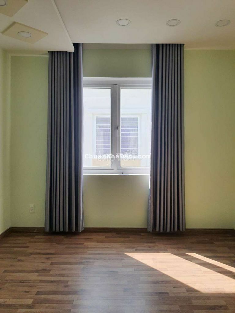 Cho thuê nhà có nội thất, căn biên có sân vườn nhỏ Cho thuê nhà có nội thất, căn biên có sân vườn nhỏ