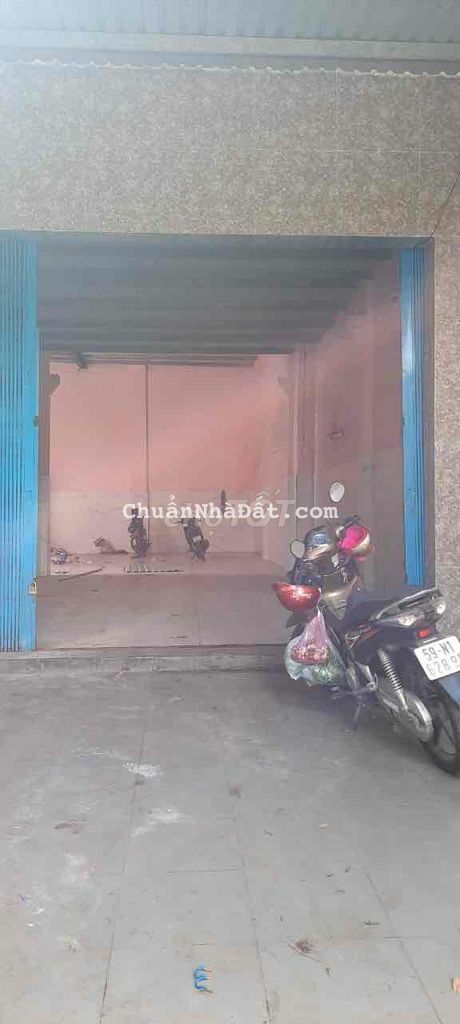 Mặt tiền đường láng le bàu cò tiện làm kho , sản xuất