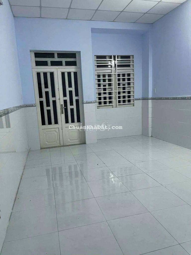 Nhà lầu suốt gần ủy ban xã vl b. 4 tr/1 tháng vị trí đẹp