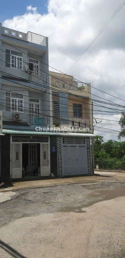 Cho thuê nhà 2 lầu hẽm xe tải xã phong phú gần chợ phú lạc ql50