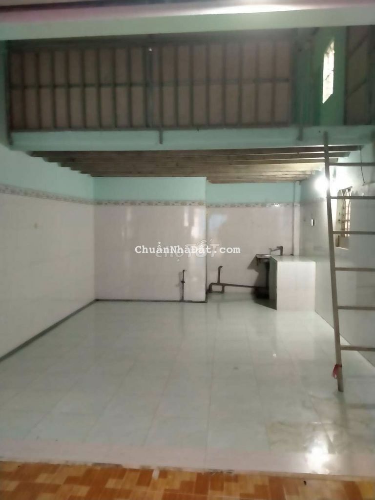 Nhà mặt tiền đường gần ủy ban xã vl b. Gần chợ đường thông to