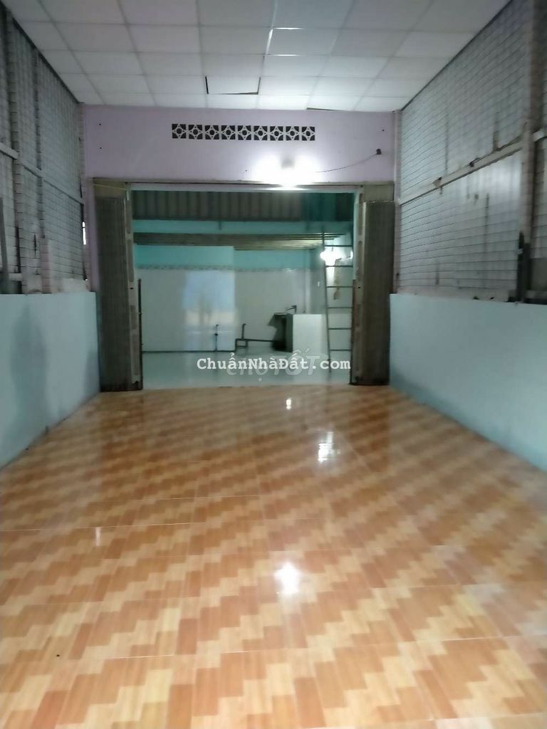Nhà mặt tiền đường gần ủy ban xã vl b. Gần chợ đường thông to