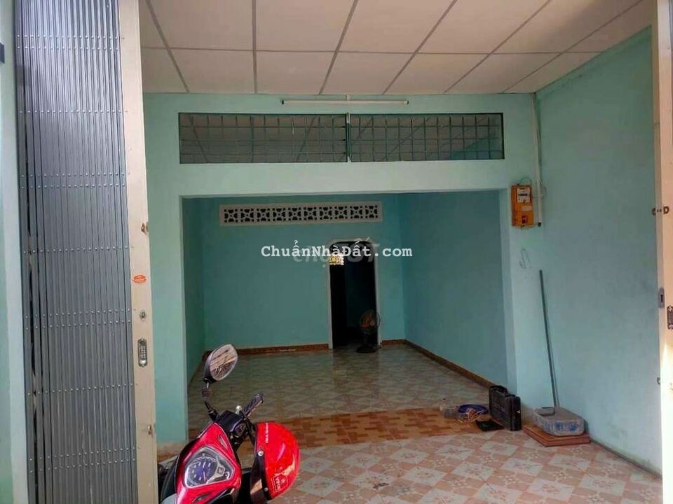 Cho thuê nhà 99m2 ngay cổng chào xã qui đức hẽm xe hơi