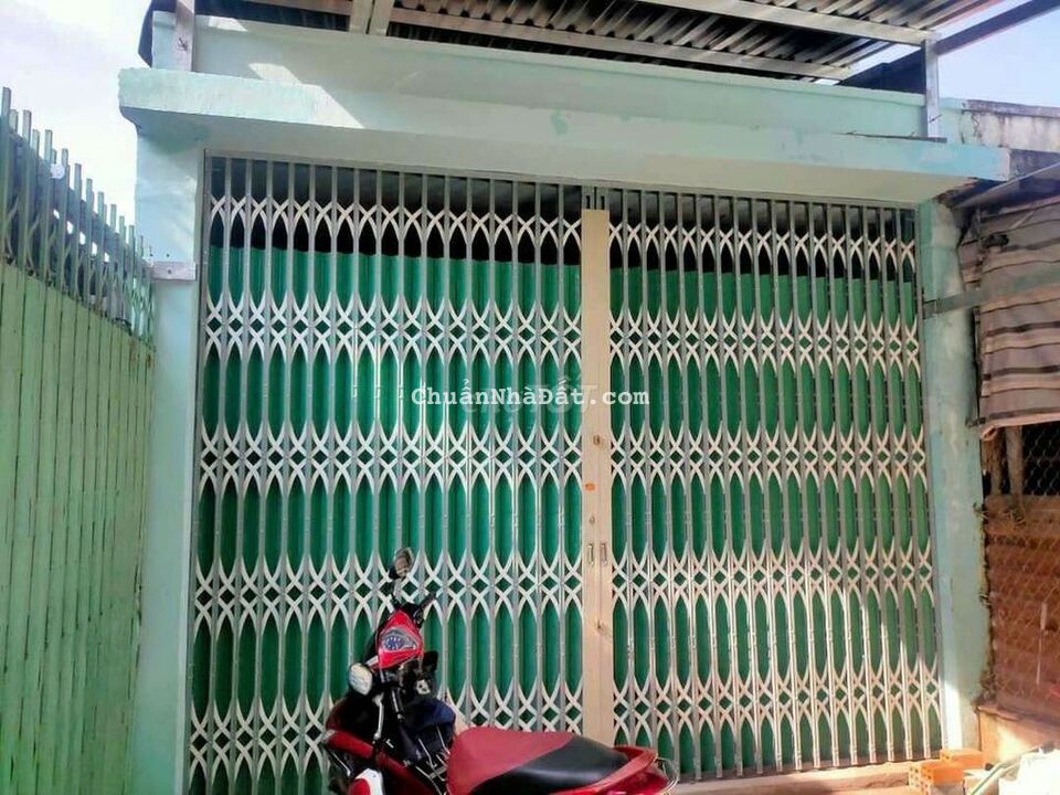 Cho thuê nhà 99m2 ngay cổng chào xã qui đức hẽm xe hơi