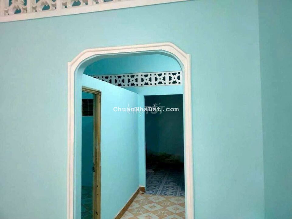 Cho thuê nhà 99m2 ngay cổng chào xã qui đức hẽm xe hơi