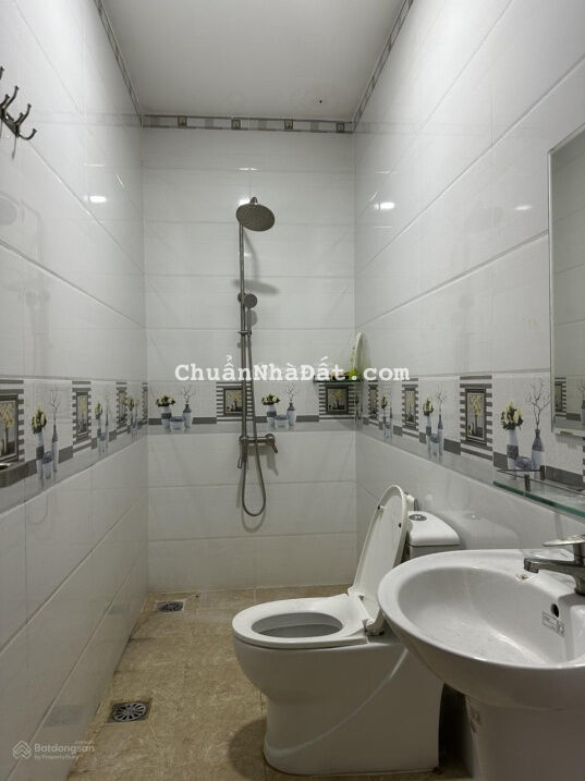 Chính chủ cho thuê nhà mới đẹp như hình 100% số 338/1/5 Nguyễn Xí LH 0937008276
