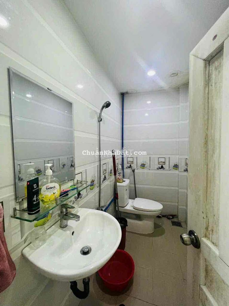 Nhà mới. Hình chụp thật tế. Có nội thất. 3PN.3WC. 58/Phan Chu Trinh