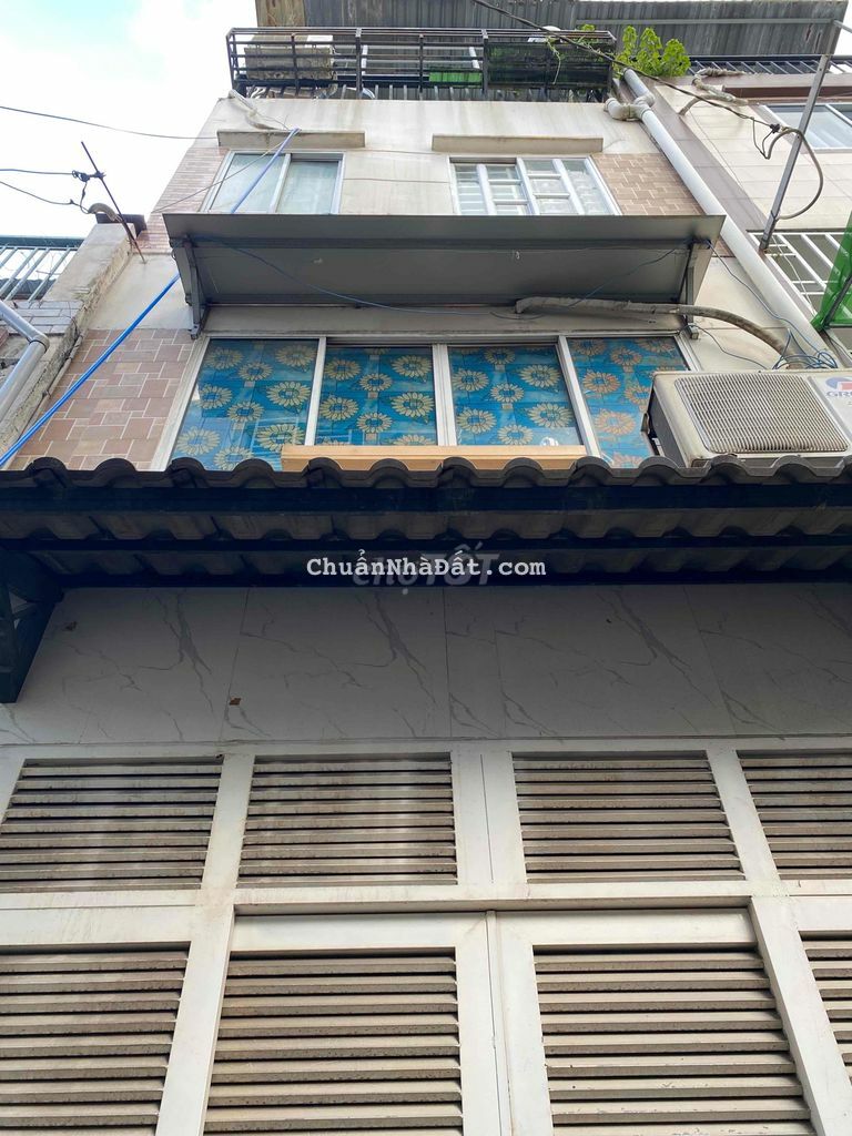 Nhà có nội thất. Hình chụp thật tế. 3lầu. 3PN.3WC. sát Q.1 Nhà có nội thất. Hình chụp thật tế. 3lầu. 3PN.3WC. sát Q.1