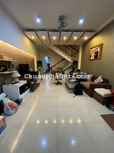 Cho thuê nhà hẻm xe hơi 3 tầng lầu diện tích nở hậu_19 triệu/tháng