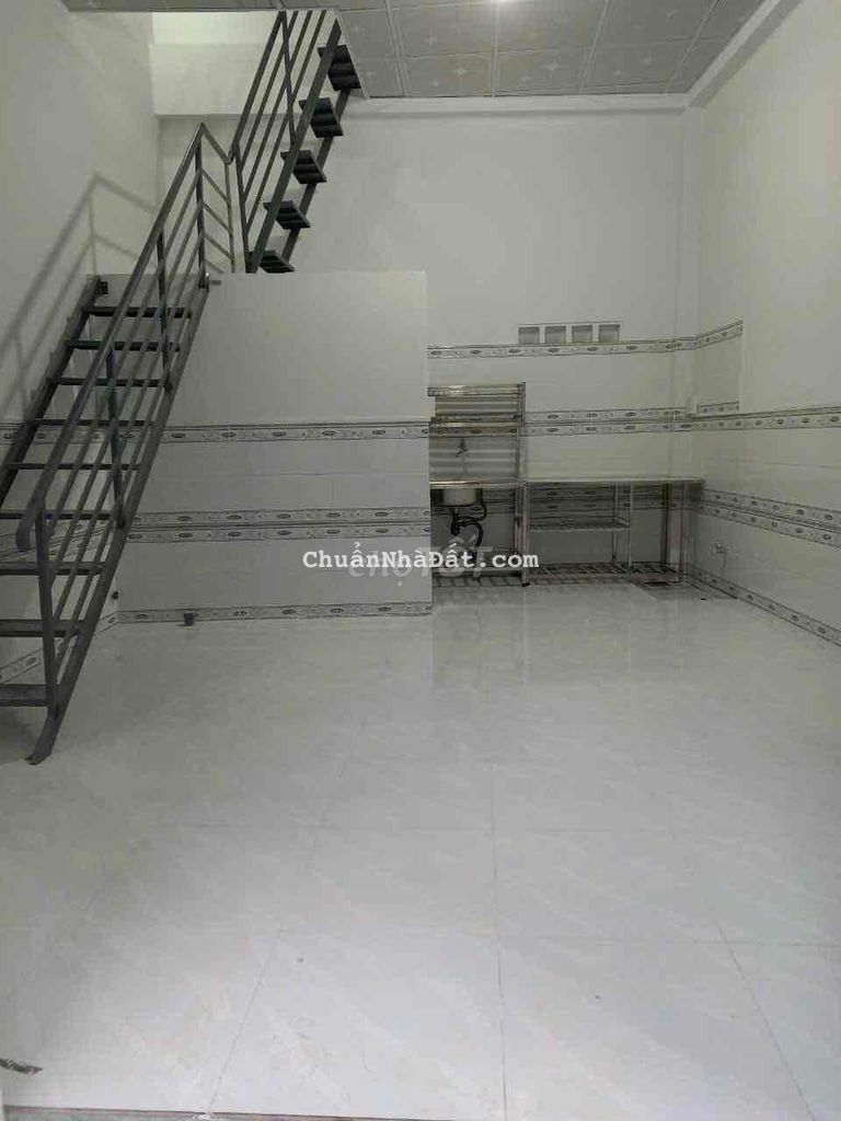 Nhà đường Đồng Văn Cống gần siêu thị Lotte có máy lạnh