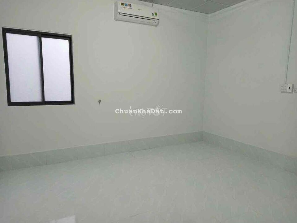 Nhà đường Đồng Văn Cống gần siêu thị Lotte có máy lạnh