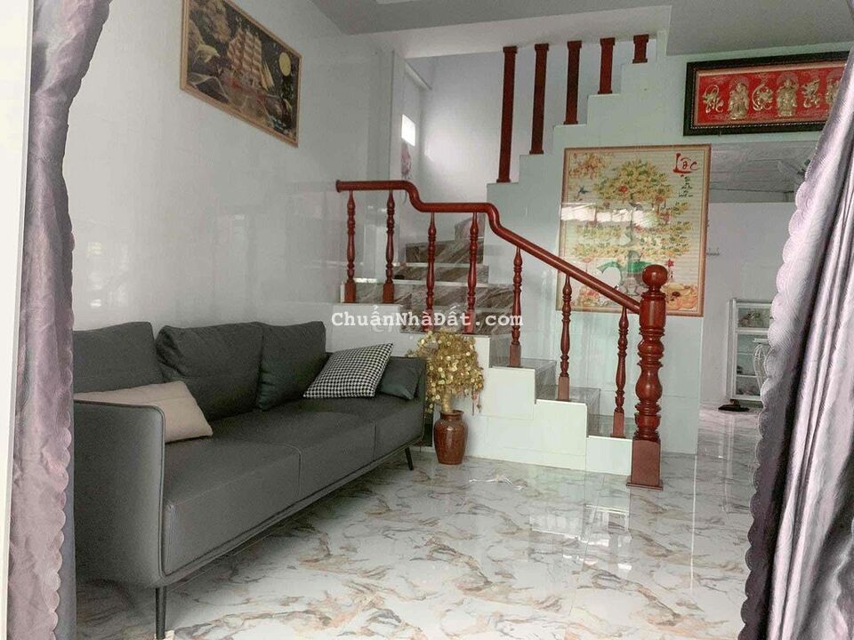 Nhà trệt lầu 2 phòng sẵn 2 máy lạnh gần ĐH FPT, Nam CT