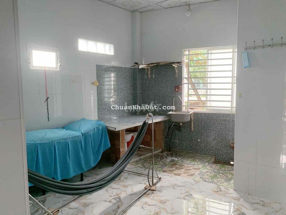 Nhà trệt lầu 2 phòng sẵn 2 máy lạnh gần ĐH FPT, Nam CT