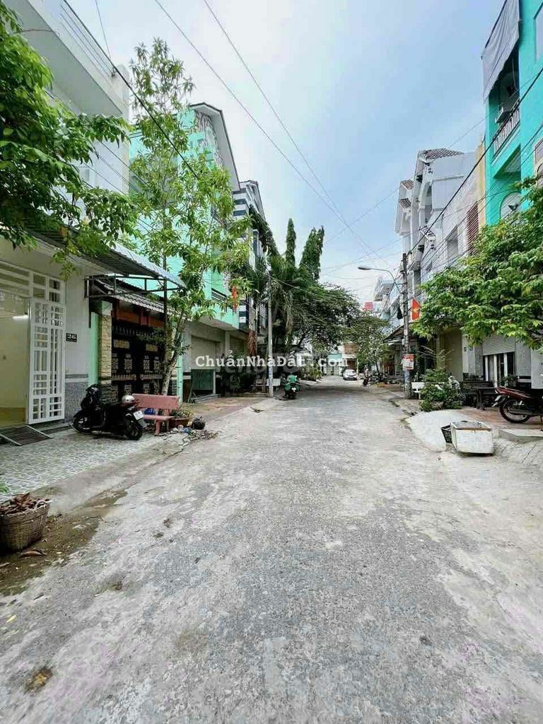 cho thuê nhà góc 2 mặt tiền lộ 10m cmt8 giá 5,5 triệu