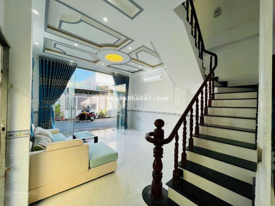 Cho thuê nhà mặt tiền hẻm đường Cách Mạng Tháng 8 giá 10 triệu tháng