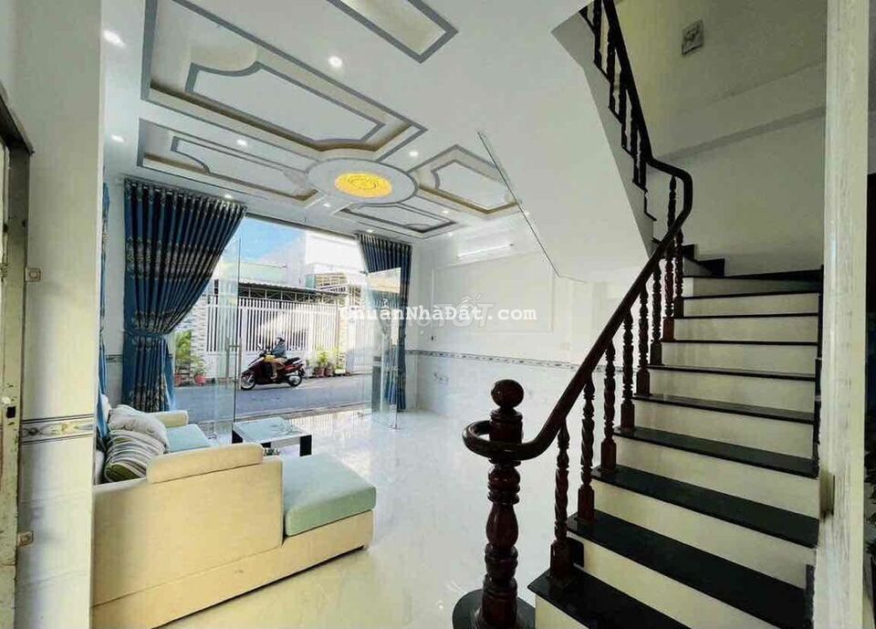 Nhà Nguyên Căn 2 Lầu Mới Tinh Ô Tô Đậu vô Nhà Được