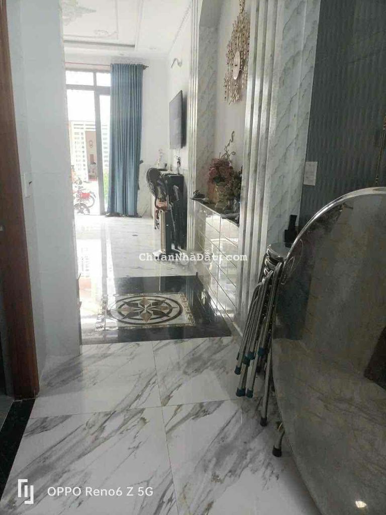 Nhà 2 lầu mới 100% 3 phòng ngủ có máy lạnh KDC Cửu Long Nhà 2 lầu mới 100% 3 phòng ngủ có máy lạnh KDC Cửu Long