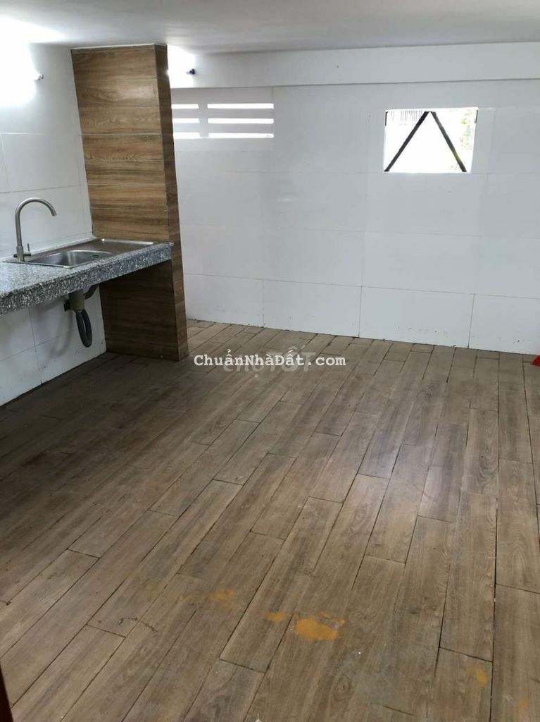 NHÀ 1 LẦU HIỆN ĐẠI SANG TRỌNG MẶT TIỀN LỘ OTO GẦN TRẦN QUANG DIỆU