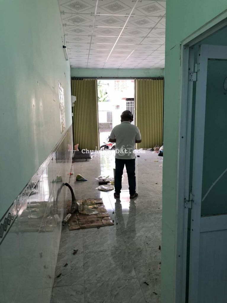 Nhà rộng có sân bên hông mặt tiền lộ xe tải lớn gần cmt8 gần SVĐ qk9