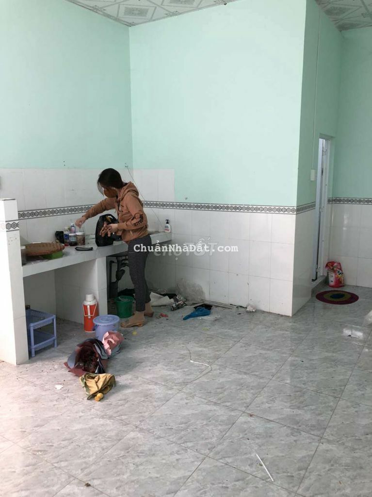 Nhà rộng có sân bên hông mặt tiền lộ xe tải lớn gần cmt8 gần SVĐ qk9