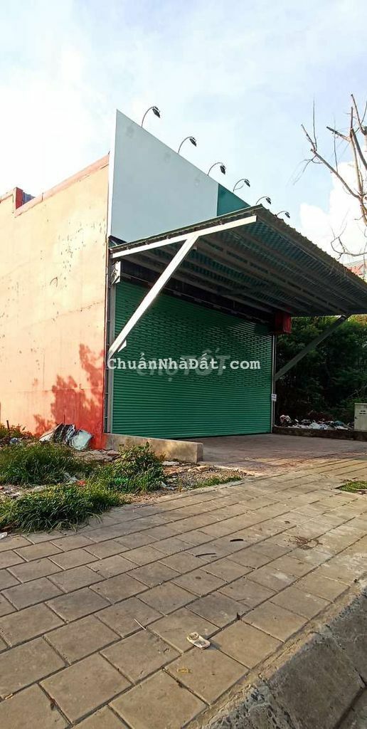 Cho thuê nhà cấp 4 đường xe container chạy vivu 100m2
