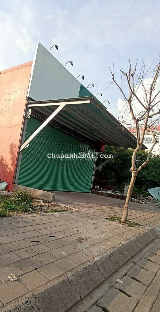 Cho thuê nhà cấp 4 đường xe container chạy vivu 100m2