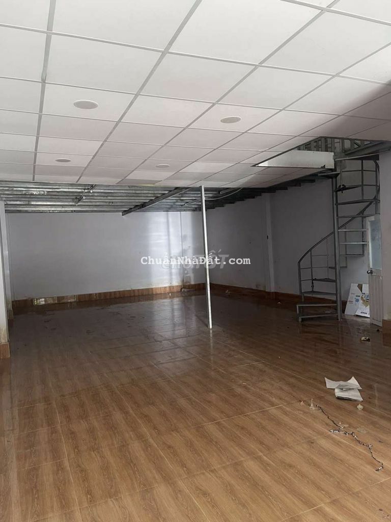 Nhà Mã Lò/ 6,5x16m....có gác....10tr